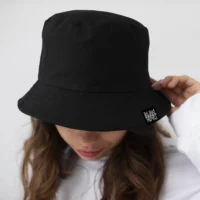 mockup bucket nero modella